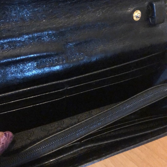 Michael Kors Wallet - Picture 4 of 4